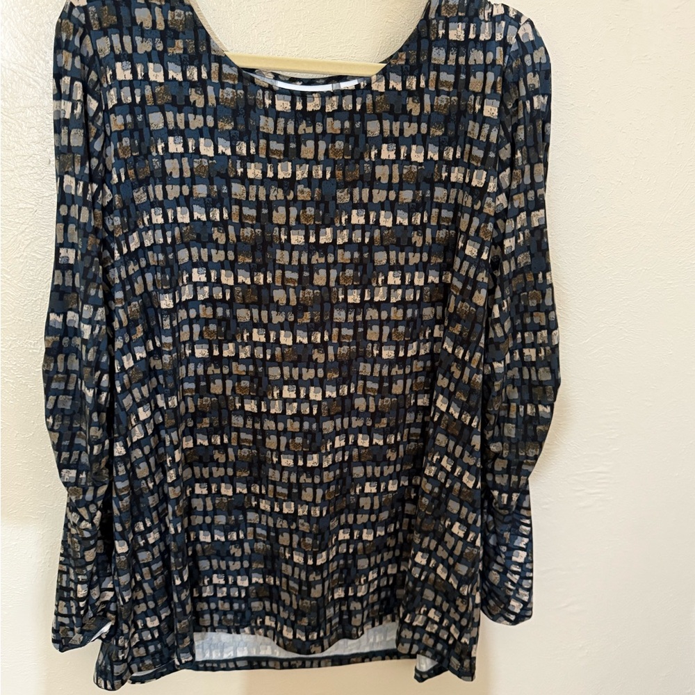 Susan Graver Black and White Boxy Blouse